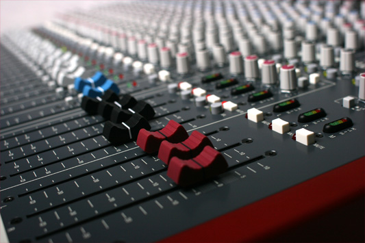 Allen & Heath ZED-420 4-bus analogue mixer for live sound and recording - view 3