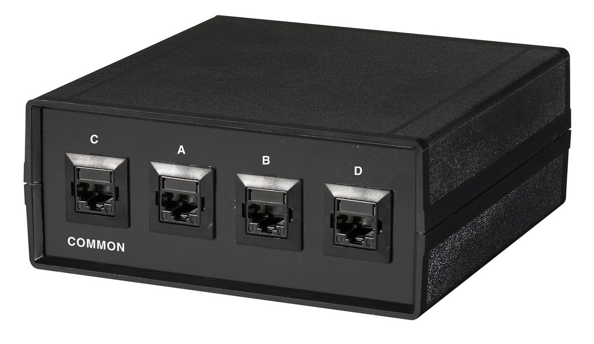 Black Box SW1031A RJ45 3 to 1 CAT6 Ethernet 10G Manual Desktop Switch - view 2