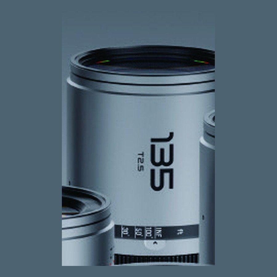 DZOFILM Pavo 2x Anamorphic 135mm T2.5 Super 35 Cine Lens (Blue Flare) product image