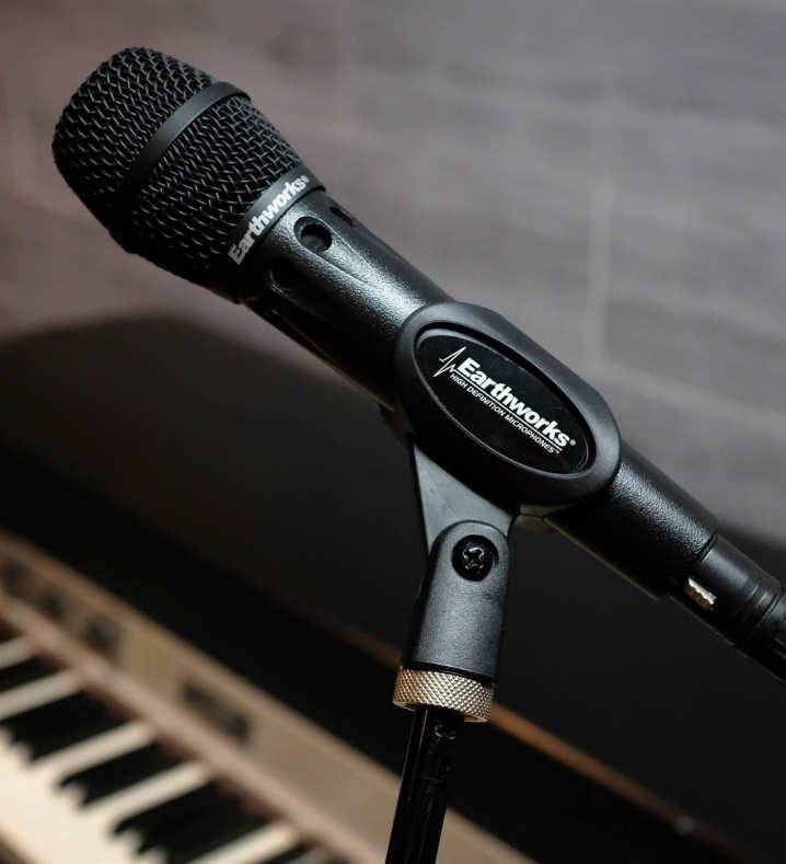 Earthworks SR40V Handheld Condenser Vocal Microphone product image