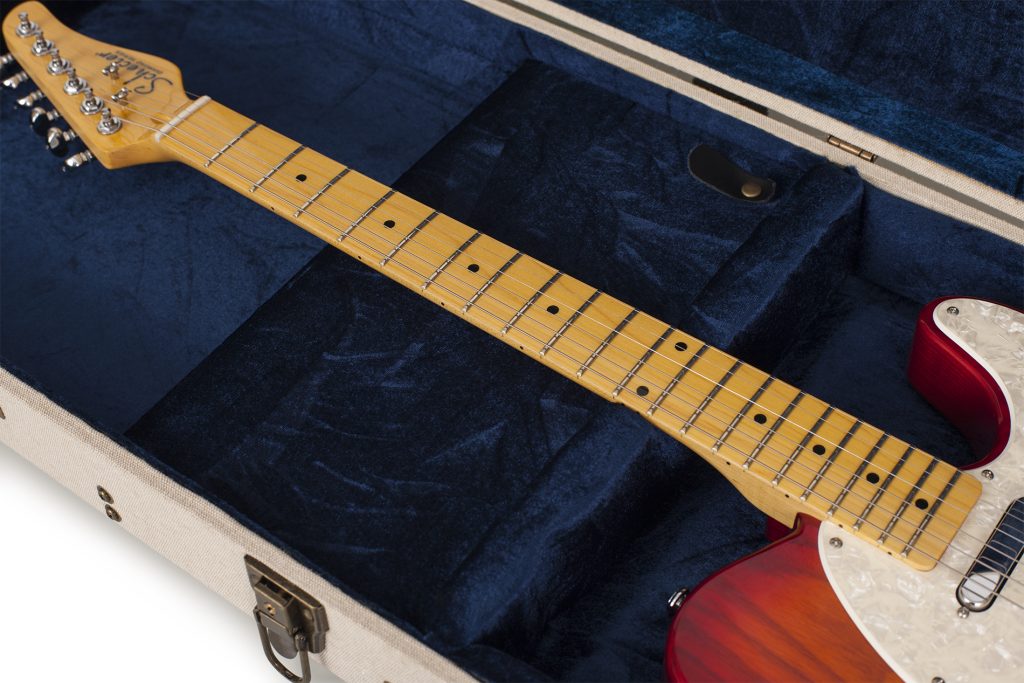 Gator Journeyman Electric Guitar Deluxe Wood Case - view 5