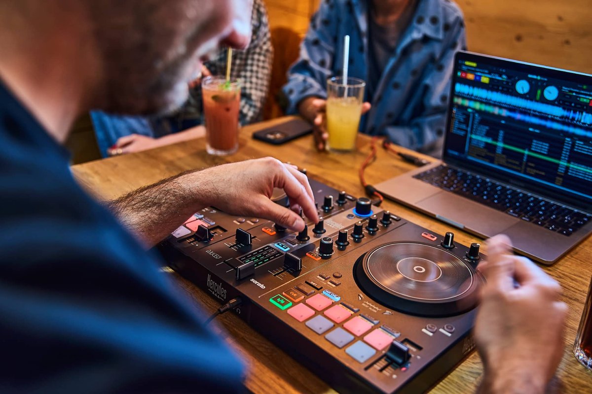 Hercules DJ Control Inpulse 300 MK2 2-Deck DJ Controller