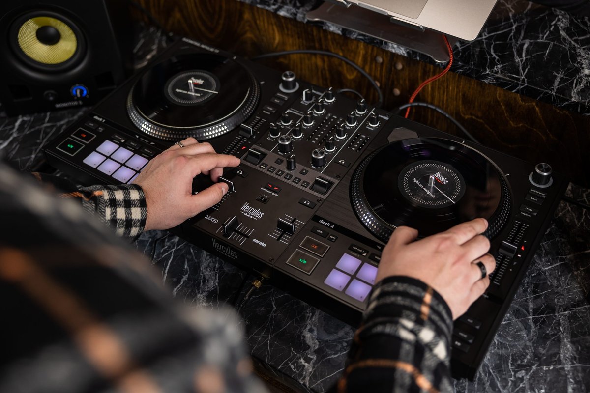 Hercules DJ Control Inpulse T7 Motorized DJ Controller