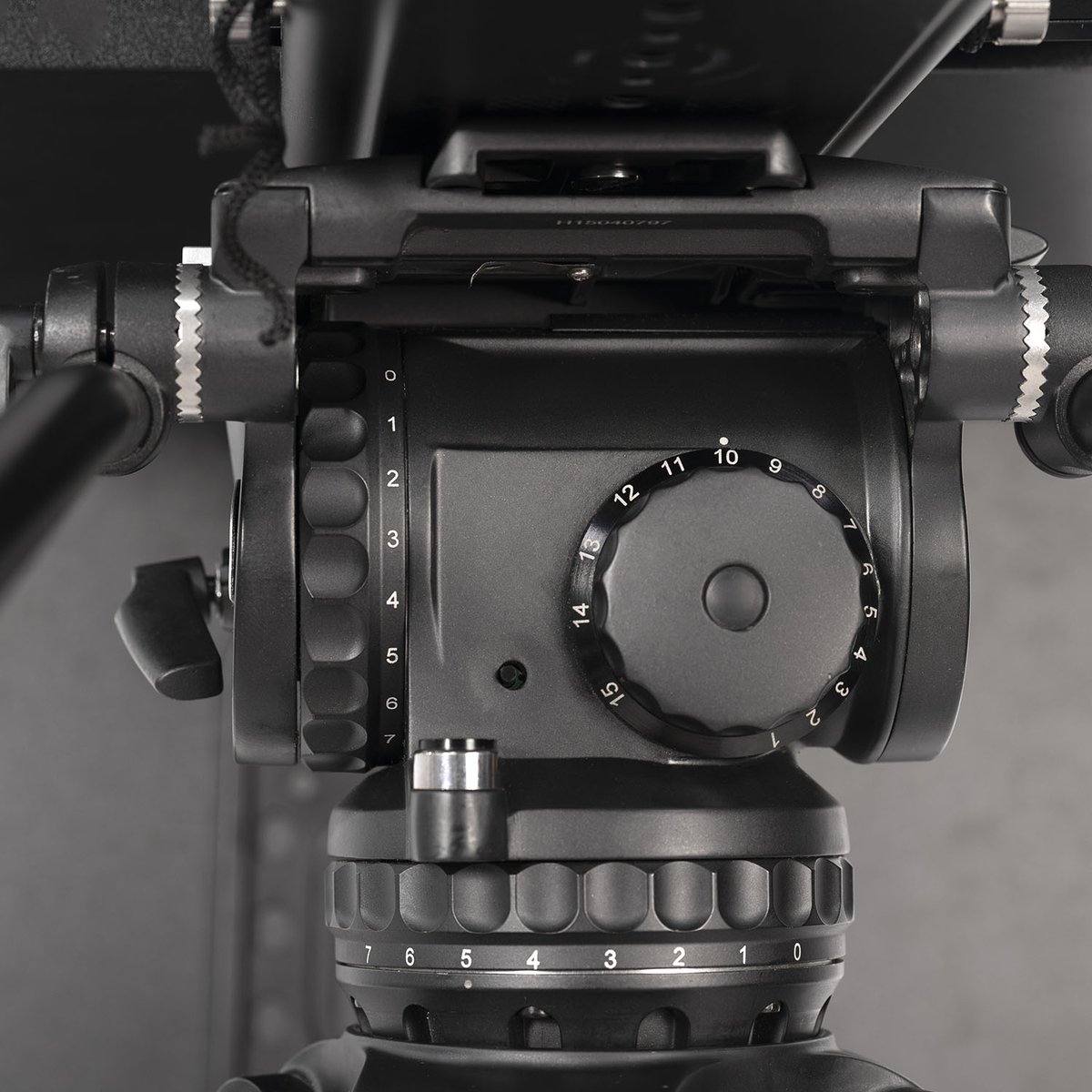 Ikan 2-Stage Aluminum 100mm Fluid Head Tripod and Dolly Kit, 61.7 lbs Payload, with Counterbalance and Drag (E-Image) - view 2