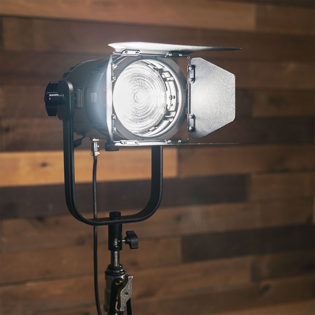 Ikan Stryder Fanless Bi-Color 2800K - 6500K 150 Watt LED Fresnel Light with DMX - view 3