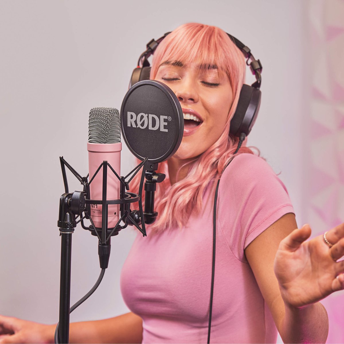 Rode NT1 Signature Series Condenser Microphone - Pink - view 6