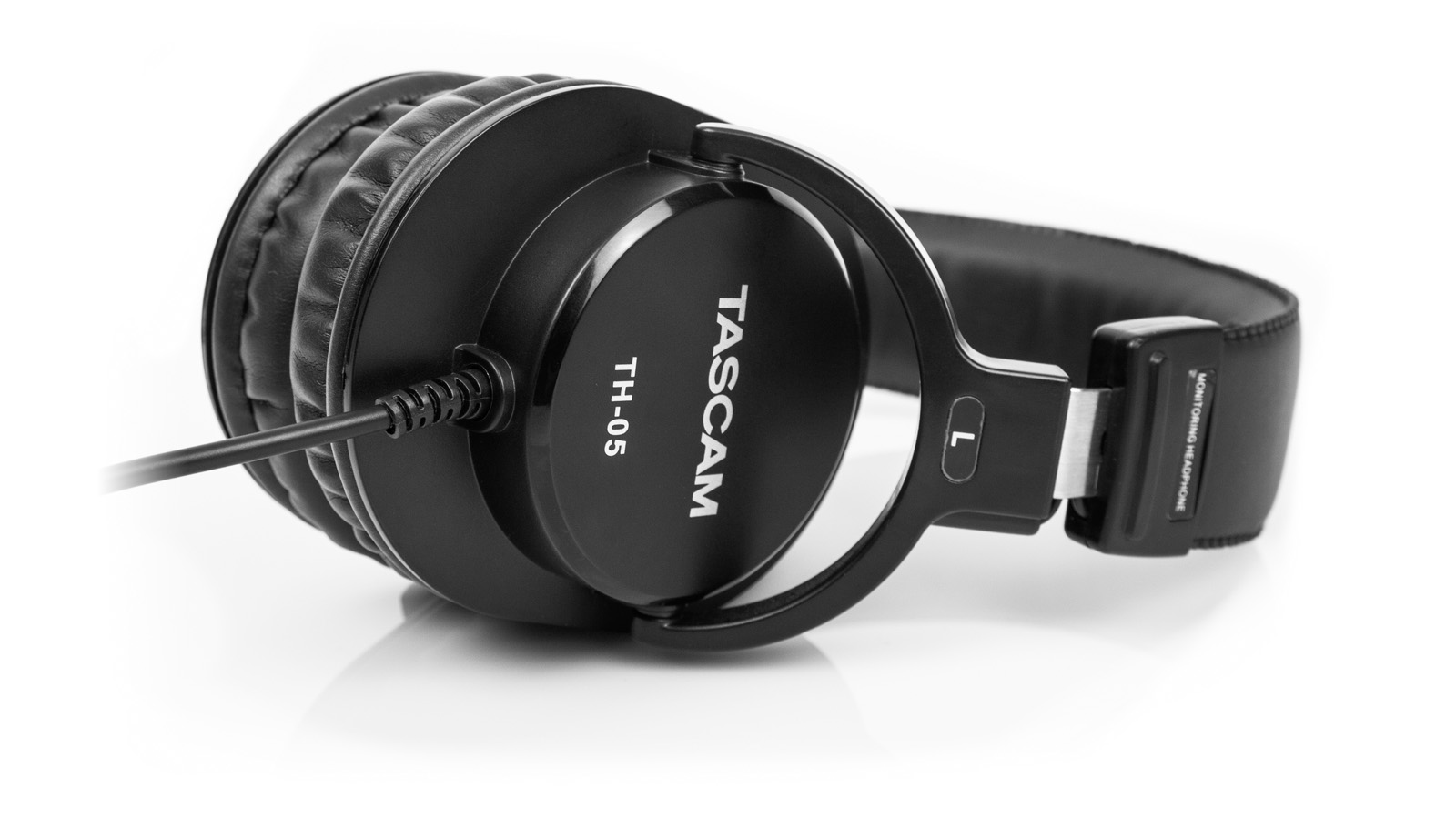 Tascam TH-05 Closed-Back Monitoring Headphones - view 2
