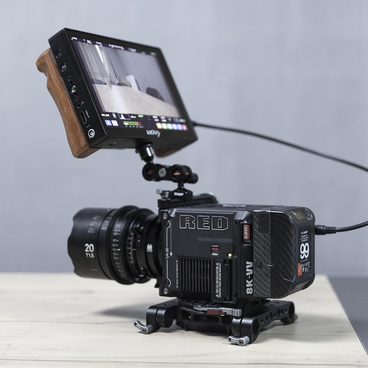 Vaxis Storm Cine 8 Wireless Monitor - view 3