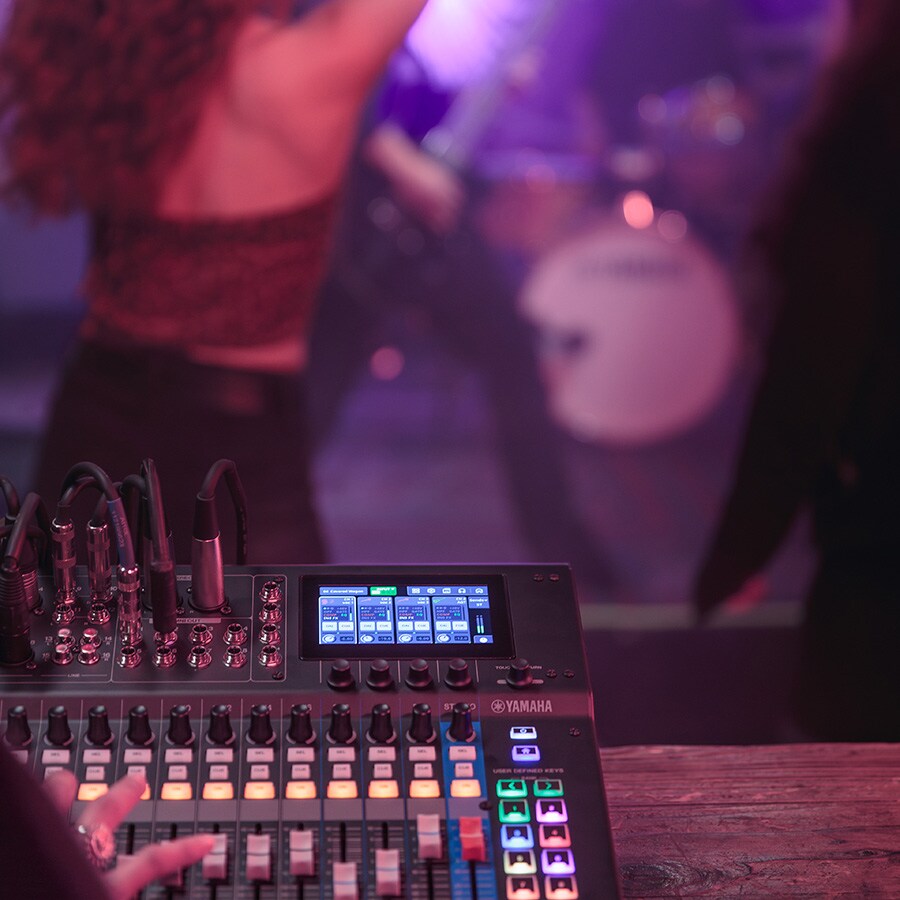 Yamaha MGX Series Digital Mixer - view 2